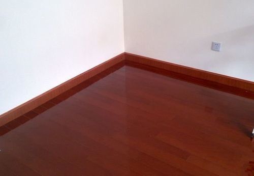 Anti Scratch Flexible Wooden Color PVC Skirting Line For Low Maintenance Protection